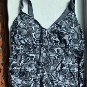 Women’s crisscross back swim top